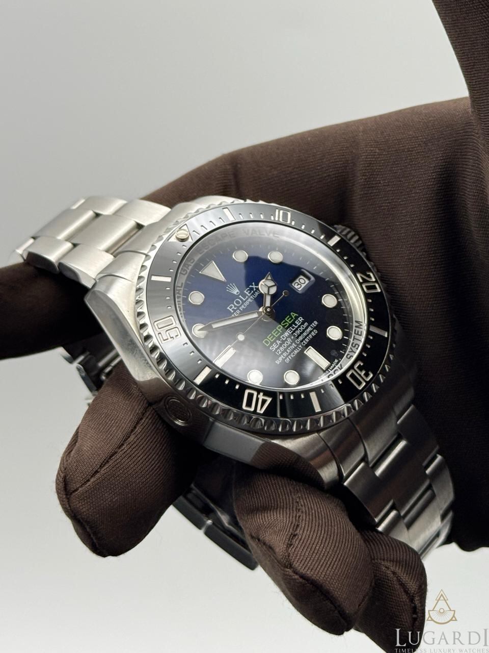 Rolex Sea-Dweller 116660 James Cameron black Cerachrom bezel with platinum numerals and case profile