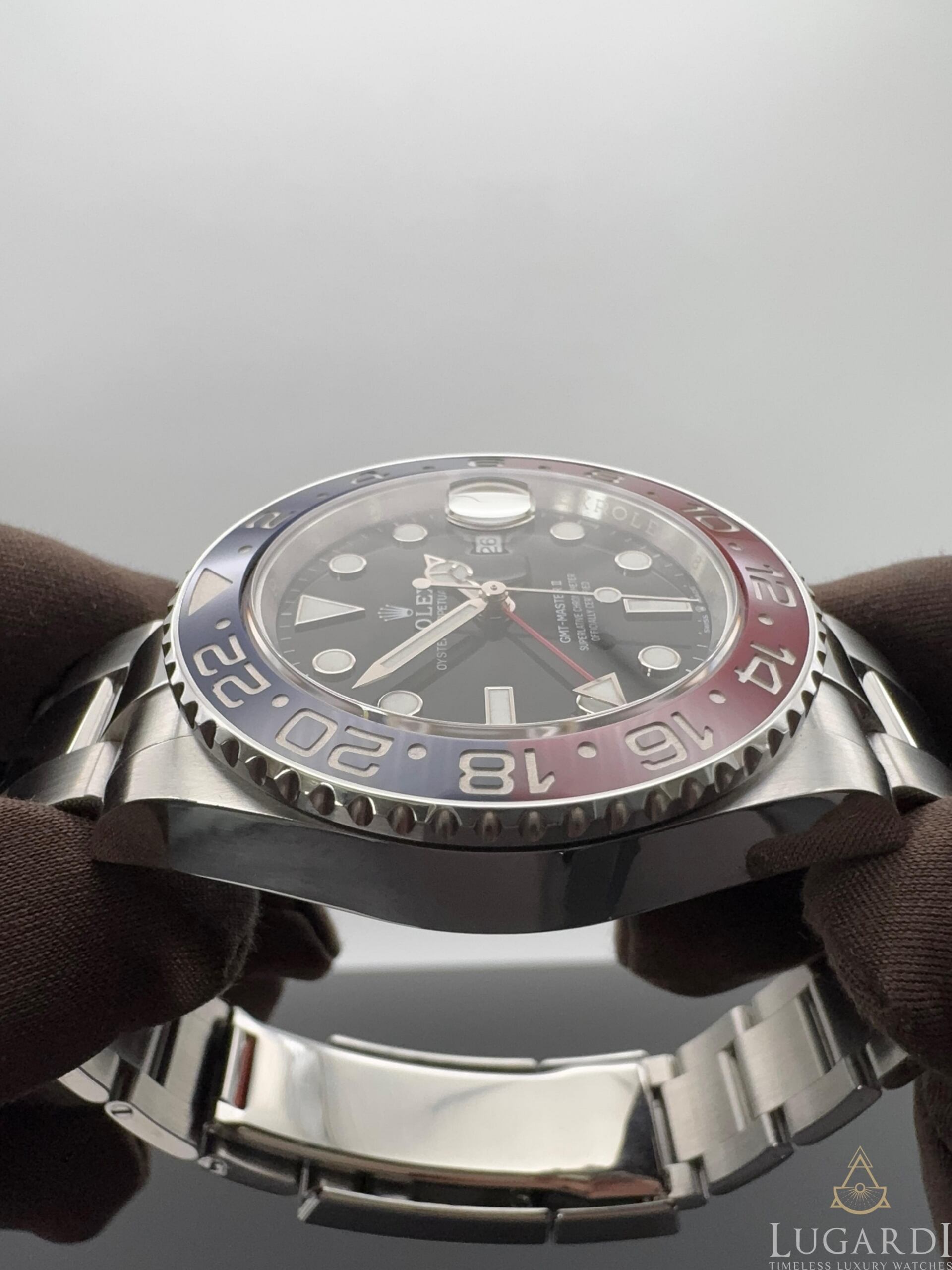 Rolex GMT-Master II 126710BLRO Pepsi red blue Cerachrom bezel Oyster bracelet
